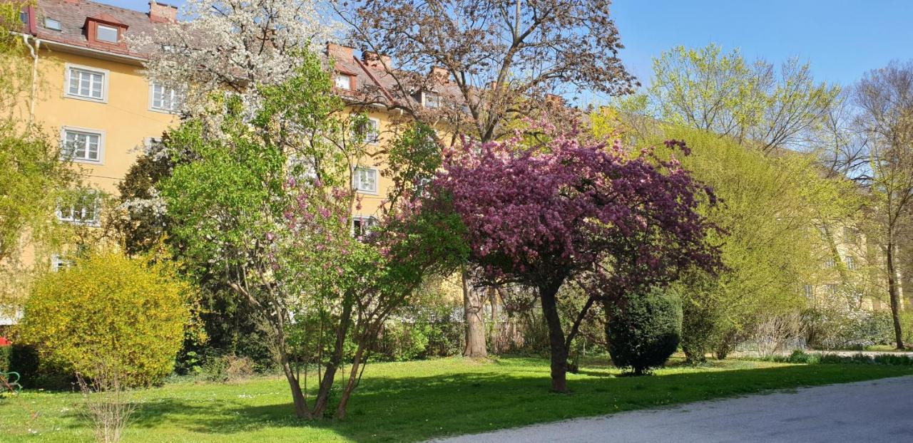 White Flat By Grazrentals With Cool Location & Free Parking Extérieur photo