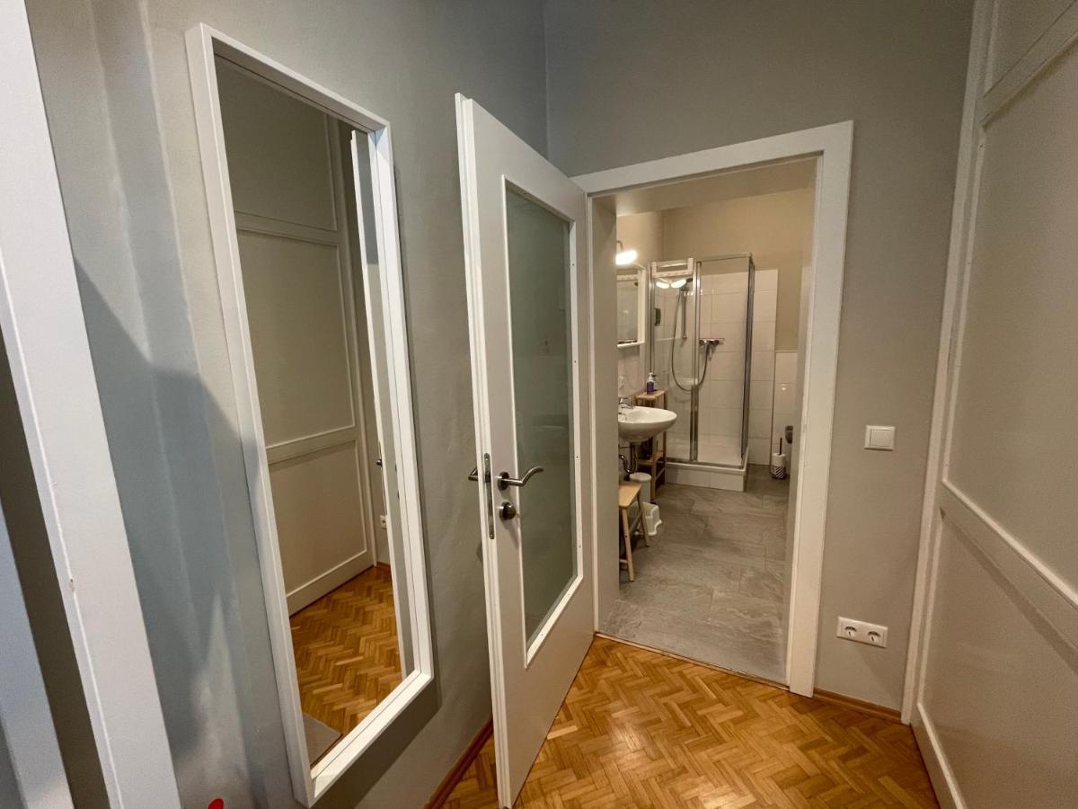 White Flat By Grazrentals With Cool Location & Free Parking Extérieur photo