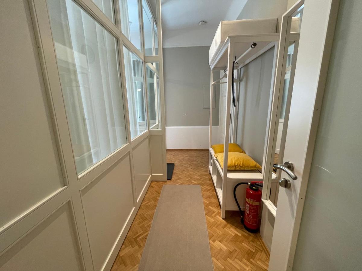 White Flat By Grazrentals With Cool Location & Free Parking Extérieur photo