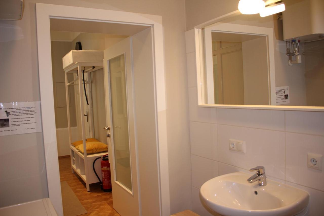 White Flat By Grazrentals With Cool Location & Free Parking Extérieur photo