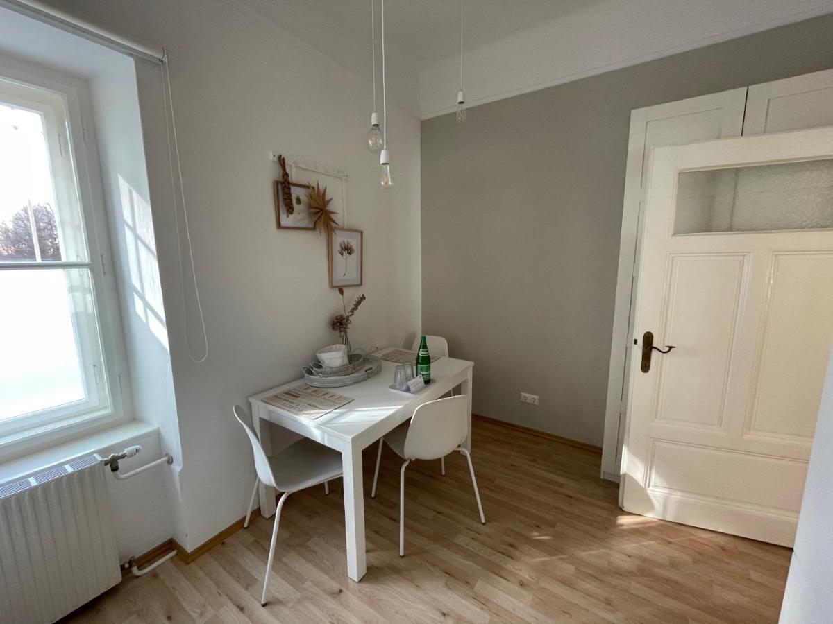 White Flat By Grazrentals With Cool Location & Free Parking Extérieur photo